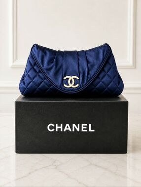💙 CHANEL CC Half Moon Clutch – Quilted Navy Satin | Pristine | Full Set